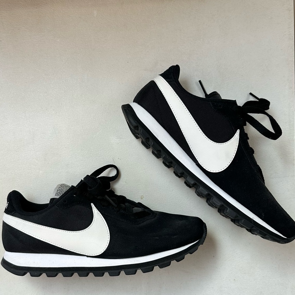 Black Nike Sneakers